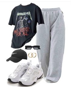 Race Car Graphic Tee Outfit, Baddie Outfits Casual School, Outfit Ideas For School Baddie, Outfit Ideas For Teens, Muzică Rock, Baddie Outfits For School, Cute Lazy Day Outfits, Neue Outfits