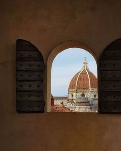 View of Duomo in Florence, Italy. View is seen through a window. Beautiful Architecture Aesthetic, Europe Vacation Aesthetic, Italian City Aesthetic, City Europe, Photography Italy