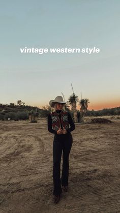 Western Jeans Outfit, Ranchero Outfits Women, Vintage Western Outfits, Vintage Western Aesthetic, Western Winter Outfits, Western Fall Outfits, Western Inspired Outfits