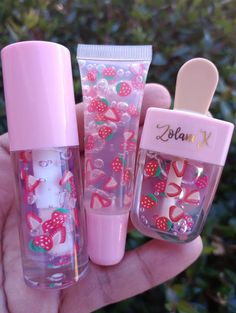 Strawberry Lipgloss, Kawaii Skincare, Lip Gloss Strawberry, Strawberry Stuff, Lip Gloss Base, Cute Products, Makeup Cute, Lip Gloss Homemade, Lip Gloss Cosmetics