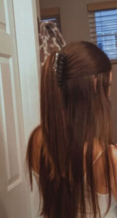 Cute Trendy Hairstyles For Long Hair, Half Up Half Down Hair Simple, Half Up Straight Hair, Hair Down Hairstyles For School, Doctor Hairstyles, Quick Cute Hairstyles For School, Straight Hairstyles For School, Clip In Extension Hairstyles, Cute Hairstyles For Long Hair For School