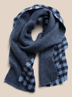 Accent your look with the soft and warm plaid scarf, crafted from one of our warmest wool fabrics with alternating patterns on either side so it's fully reversible.  Length: 72" (183cm) Width: 13" (33cm) Casual Wool Plaid Scarves, Casual Plaid Wool Scarf, Richard Ii, Reversible Scarf, Checked Scarf, Men Stylish Dress, Scarf Men, Wool Plaid, Wool Scarf