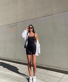 Black One Piece Outfit Casual, Romper Leggings Outfits, Black Romper Outfit Aesthetic, Sporty Romper Outfit, Unitard Summer Outfit, Sport Romper Outfit, Gym Romper Outfit, Legging Romper Outfit, One Piece Unitard Outfit