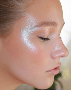 Mermaidcore Makeup, Gua Sha Pink, Makeup Looks Trendy, Checklist Ideas, Simple Makeup Look, Slim Face, Beauty Routine Checklist