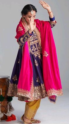 Heena Kochhar, Zari Embroidery, Pakistani Fashion Party Wear, Boutique Dress Designs, Indian Designer Outfits, Designs For Dresses