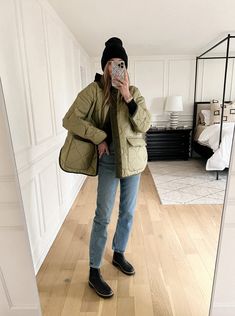 Oversized Khaki Jacket Outfit, Womens Cold Weather Outfits, Quilted Coat Outfit, Khaki Jacket Outfit, Agolde 90s Jeans, Green Winter Jacket