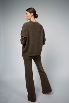 With its flair leg, seam free sides and flat waistband, the Alex pant is the chicest and most flattering lounge pant. Made from Italian eco cashmere, the pockets are lined in micro-jersey for a bulk-free appearance. Ultra soft and luxurious, you can pair the Alex with one of our matching sweaters, or simply with a t-shirt. This item is final sale! Fit: Ioni, our model is 5.8" or 1.77 m tall and wears size 0. Made from a medium-weight knit, the pant inseam measures 29 1/2" (75 cm). Content: 100% Sustainable Wardrobe, Cashmere Pants, Matching Sweaters, Perfect Wardrobe, Cold Season, Kids Sleepwear, Cashmere Sweater, Lounge Pants, Women Pullover