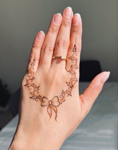 Mehandi Designs Fingers Modern, Heena Mehandi Design, Henna Designs Kids, Simple Henna Designs Hand, Modern Mehndi, Unique Mehndi