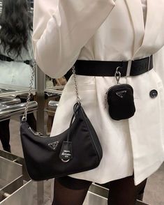 Prada Bag Aesthetic, Prada Bag Outfit, Prada Bag Black, Prada Bag Saffiano, Prada Nylon Bag, Stile Kendall Jenner, Prada Re Edition 2005, Prada Re Edition