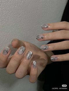 Short Nail Designs Douyin, Korean Silver Nails, Minimal Wedding Nails, Sort Nails, Short Gel X Nails, Short Nails With Charms, Masculine Nails, Tomboy Nails, Russian Nails