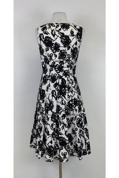 You will be the best dressed at your next garden party with this sweet floral dress. Complement its beautiful floral pattern with bold red stilettos. Add a wide brim sun hat for a sophisticated touch! Size 4 100% cotton - Italian fabric Side zip closure V-neckline Flared skirt Bust 33" Waist 28" Shoulder to hem 41.5" Red Stilettos, Wide Brim Sun Hat, Michael Kors Collection, Sweet Floral, Best Dressed, Street Casual, Italian Fabric, Flared Skirt, Fashion Street