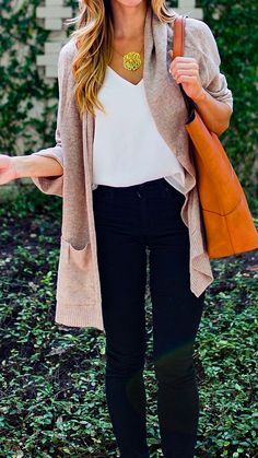 Thanksgiving Outfit Ideas That Will Make You the Star of the Dinner!🧡🍂 Step up your style game with this stunning Thanksgiving Outfit Ideas Women are obsessing over! Perfect for all your Fall Events, this look is the ultimate mix of chic and comfort. Not sure What To Wear Fall? Pair this outfit with Black Kitten Heels to elevate your look effortlessly. Whether you\'re attending an elegant Event Outfit gathering or keeping it relaxed with Lazy Day Outfits, this ensemble has you covered. Find m... Fashionable Work Outfits, Casual Office Attire, Black Jeans Outfit, Outfit Jeans, Fall Outfits For Work, Outfit Trends, The Dinner