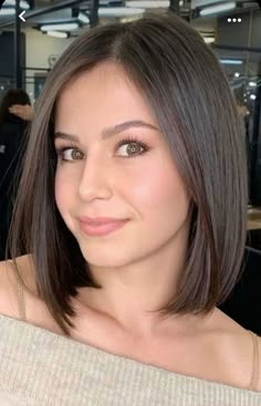 Gorgeous 40 Year Old Women, Bobbed Haircuts, Chocolate Hair Color, Dark Chocolate Hair Color, Bobs Hairstyles, Modern Pixie, Dark Chocolate Hair, Trendy Bob, Short Bobs