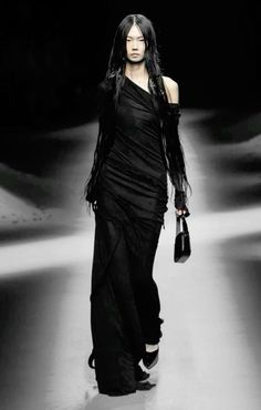 Dark Fashion Runway, Goth Runway Fashion, Winter Runway, Image Swag, Expensive Taste, Archive Fashion, Dolce E Gabbana, Mode Inspo, Dark Fashion