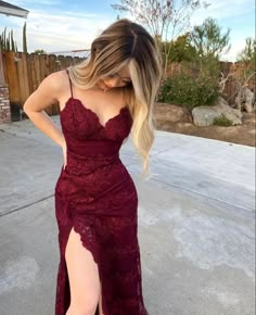 Burgundy long prom dresses Prom Dresses Leg Split, Long Mermaid Prom Dresses, Robes Glamour, Classy Prom, Fest Outfits, Prom Dresses Long Mermaid, Gaun Fashion, Classy Prom Dresses, Stunning Prom Dresses