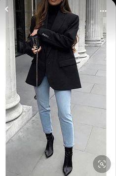 Straight Leg Jean Work Outfit, Oversize Blazer Office Outfit, Pointy Heel Boots Outfit, Black Blazer And Jeans Outfit Women, Black Blazer Outfit Elegant, Boots Heels Outfit, Oversized Black Blazer Outfit, Cover Of Vogue