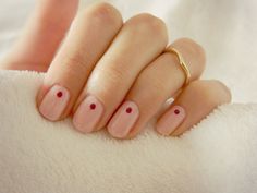 20 Beautiful & Easy Nail Art Ideas To Do At Home Minimal Nails Art, Nagellack Trends, Dot Nail Art, Minimalist Nail Art, Minimal Nails, Dots Nails, Super Nails, Trendy Nail Art, Minimalist Nails