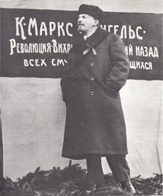 Lenin V.I. Makes a speech at the opening of the temporary monument.At the Resurrection Square,K. Marx and F. Engels James Joyce, The Resurrection, Red Books, Modern History, Dark Photography