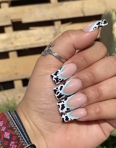 Cowprint Nails Square, Luke Combs Nail Ideas, Luke Combs Nails, Cute Nails Acrylic Country, Cow Sunflower Nails, Short Nail Designs Western, Morgan Wallen Inspired Nails, Southern Nails Designs Country, Long Western Nails