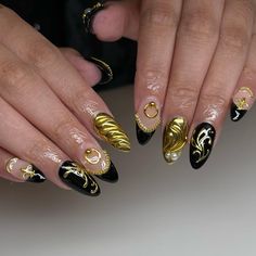 black and gold set 🖤 swipe for the inspo ✧ ✧ ✧ ✧ ✧ #gelnails #nailinspo #nailinspiration #nailart #naildesigns #gelx #gelxnails… | Instagram Korean Gold Nails, Black Gold Chrome Nails, Black And Gold Chrome Nails, Black Chrome Nails, Freestyle Nails, Black Gold Nails, Gold Chrome Nails, Black Gel Nails