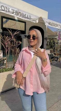 Modest Fashion Casual, Hijabi Summer, Pink Check Shirt, Pink Shirt Outfit, Hijab Trend, Hijab Ideas, Modest Girly Outfits