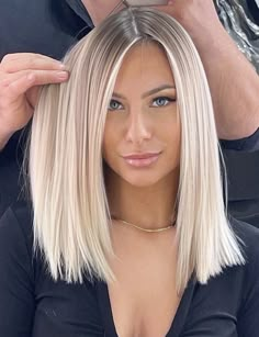 Long Bob Hairstyles Platinum Blonde, Platinový Blond, Blonde Hair With Roots, Cool Blonde Hair, Fall Blonde, Blonde Hair Inspiration, Blonde Hair Shades