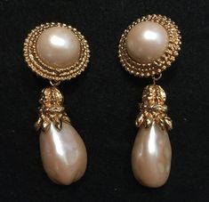 "Big Bold  Marla Buck Vintage Gold and Pearl Drop Clip Earrings-These Marla Buck show-stoppers were purchased  at Saks Fifth Avenue, NY. Round synthetic mabe`style pearls are surrounded by filligree gold rings from which dangles a long pearl with a gold tone cap. 3\" long 1 1/2 \" at widest If you are a Marla Buck collector, these are for you! Real stunners." October Jewelry, Vintage Gold Earrings, Pearl Jewels, Expensive Jewelry, Jewelry Essentials, Jewelry Lookbook, Big Earrings, Fantasy Jewelry, Girly Jewelry