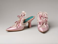 marie antoinette 2006 sofia coppola manolo blahniks Rococo Shoes, Louboutin Nails, Century Shoes, Historical Shoes, Paper Shoes, Candies Shoes, Manolo Blahnik Heels, Manolo Blahnik Shoes, Sofia Coppola