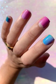 These rainbow gradian wraps are inspired by our new Nail & Cuticle Oil packaging. Perfect for one mani or for an easy accent nail. Includes 16 wraps, a mini nail file, and an orange stick.