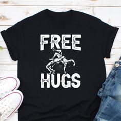 a t - shirt that says free hugs on it