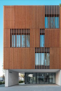 Modern building named 696 Office in simple urban design. Located in Poland and projected by proconcept. Wood Facade, Simple Building, Entrance Gates Design, Building Elevation, Modern House Facades, Timber Cladding