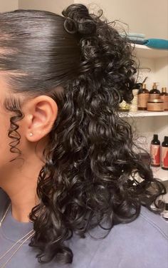 Cute Easy Curly Hairstyles Natural Curls, Cute Hairstyles For Short Hair Curly Half Up, Hair Styles Curlyhair, Short Curly Hair Homecoming Styles, Curly Hair Ideas For Short Hair, Prom Curly Hairstyles Natural, Curly Airport Hairstyles, Short Curly Hoco Hairstyles, Black Hair Curly Hairstyles