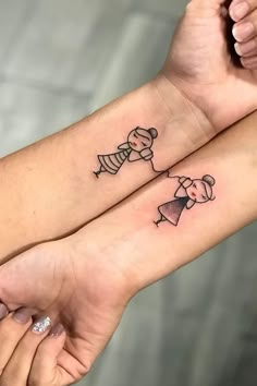 27 Matching Tattoos That Are Perfect For You And BFF Matching Sister Tattoos, Tattoos Unique, Tattoos Geometric, Bff Tattoos, Friendship Tattoos