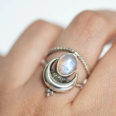 PRICES MAY VARY. Our handmade antique sterling silver plated moonstone ring is the result of over a decade of experience in the manufacture of color changing jewelry. It has a classic, vintage look and the color changes with your mood. Moonstone is believed to a traveller's stone & destiny maker. Soothing milky white color crystal with flashes of blue & rainbow color not only cleanse your emotional body and aura but also surrounds you with love. Bring moonstone into your life to calm your inner Crescent Ring, Healing Crystal Ring, Precious Stones Rings, Jewelry Website, Finger Rings, Moonstone Jewelry, Silver Style, Moonstone Ring, Estilo Boho