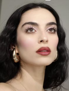 Natural 1920s Makeup, 40s Inspired Makeup, Vintage Wedding Make Up, Downturned Eye Makeup Vintage, Berry Bridal Makeup, Berry Toned Makeup, Unique Bridal Makeup, Cool Toned Bridal Makeup, Bombshell Makeup Looks