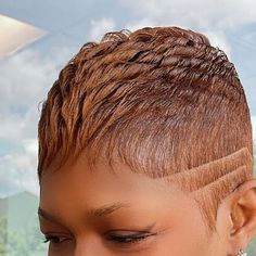 The Real Hair by Donetta on Instagram: "ShortAddictz Baby🤘🏾" Short Spiked Hair For Women, Wednesday Hair, Natural Hair Pixie Cut, Sleek Short Hair, Edgy Short Haircuts, Fantasia Barrino