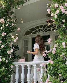 Romantic Academia, Shotting Photo, Soft Girl Aesthetic, Cottage Core Aesthetic, Cottagecore Aesthetic, Spring Aesthetic, Foto Ideas Instagram