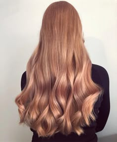 Balayage Long Hair, Tape Hair Extensions, Strawberry Hair, Ginger Hair Color, Glossy Hair, Strawberry Blonde Hair, Dark Blonde Hair, Hair Trend, Rose Hair