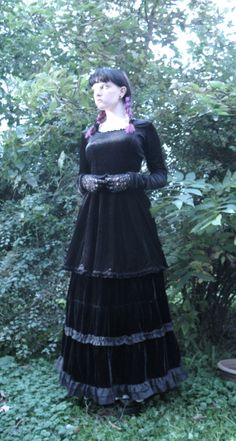 good outfit! Gothic Aristocrat, Black Celebration, Goth Look, Elegant Gothic, Dream Closet, Victorian Dress, Cool Outfits, My Style