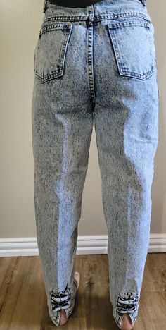 Vintage acid washed jeans labeled as sz 16 see measurements below for accurate sizing.   Brand- carbon copies  Material 100% cotton Condition- great condition. Perfectly worn BUT has a very light stain on left leg.  (Pictured) Measurements  Size tag says 16 Waist 28 inches Rise 12 1/2 inches Inseam 27 inches   Please message with any questions Acid Washed Jeans, Carbon Copy, Acid Wash Jeans, Womens Jeans, Light Stain, Washed Jeans, Somerset, On Back, Bootcut Jeans