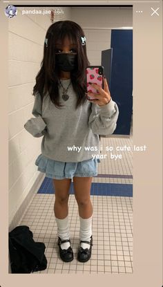 How To Make Leg Warmers Out Of Socks, Oversized Shirt And Skirt Outfit, School Outfit Skirt, Outfit With Leg Warmers, Fit Ideas, Neutral Outfit