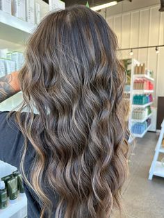 Ashy balayage with blonde pieces Ashy Brunette, Ash Brown Hair Balayage, Ashy Blonde Balayage, Blonde Hair For Brunettes, Ashy Balayage, Light Brunette Hair, Highlights For Dark Brown Hair, Black Hair Balayage, Ashy Blonde