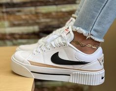 Custom Shoes Diy, Kicks Shoes, All Nike Shoes, Shoes Outfit Fashion, Shoe Wishlist, Fresh Shoes, Hype Shoes