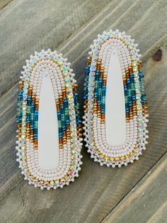 Made with size 11 Czech beads, rhinestone banding & on fingernail posts. Bohemian White Jewelry With Rhinestones, Cab Earrings, Granola Western, Quill Work, Beadwork Ideas, Native Earrings, Native American Beadwork Patterns, Native Beading, Beaded Stuff