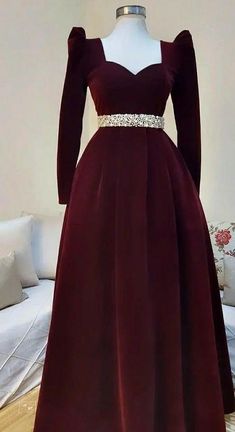 Velvet Dress Designs Gowns, Stylish Party Dresses Classy, Party Wear Gowns, Long Gown Design, Velvet Dress Designs, Trendy Dress Outfits