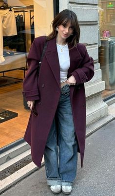 15 Must-Have Fall Travel Outfits For Women & Men: Your Ultimate Guide to an Autumn Getaway | Thanksgiving Outfits & Autumn Travel Streetwear Outfits | late Summer Travel Outfits Casual London Outfits Winter, Fall Outfits For Big Bust, Uni Winter Outfits, Orange Aesthetic Outfits, Casual Date Outfit Fall, Winter Country Outfits, Smart Woman, Bota Country, Fall Wardrobe Essentials