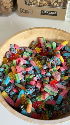 Food Yummy Aesthetic, Halloween Candy Salad, Candy Salad Aesthetic, Candy Salad Ideas, Chocolate Salad, Vintage Nature Wallpaper, Food Ideas For Parties, 7 Siblings, Luxury Bakery