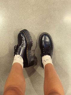 Doc Marten Shoes Oxfords, 8053 Leather Platform Casual Shoes Outfit, Everyday Shoes Aesthetic, Doc Marten Platform Shoes Outfit, Low Docs Outfit, Low Top Docs, Doc Marten Low, Low Top Doc Martens Outfit, Low Dr Martens