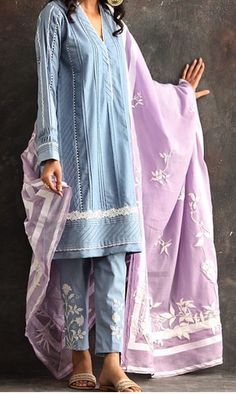 Dupatta Style, Lace Dress Design, Chicken Shirts, Salwar Kamiz, Cotton Kurti Designs, Frocks For Girls, Dress Indian Style