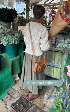 Earthy Clothes, Feminine Modesty, Cottage Fashion, Autumn Cottagecore, Skirt Styling, Capsule Wardrobe Casual, Cottagecore Clothes, Farm Clothes, Midsize Outfits